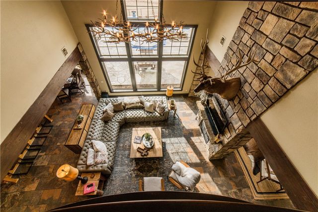 887 1st Avenue, Gentry, AR 72734