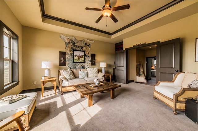 887 1st Avenue, Gentry, AR 72734