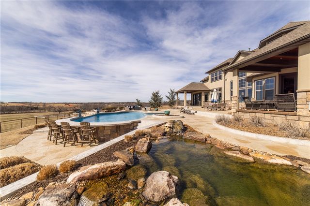 887 1st Avenue, Gentry, AR 72734