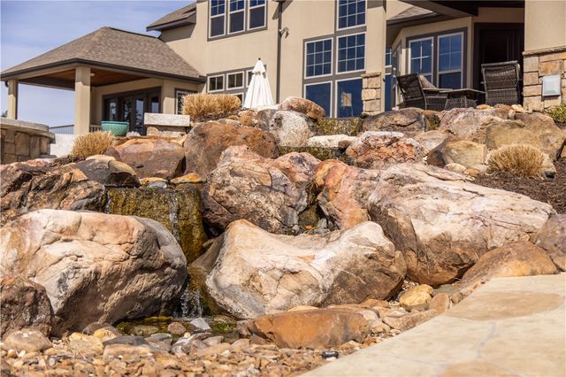 887 1st Avenue, Gentry, AR 72734