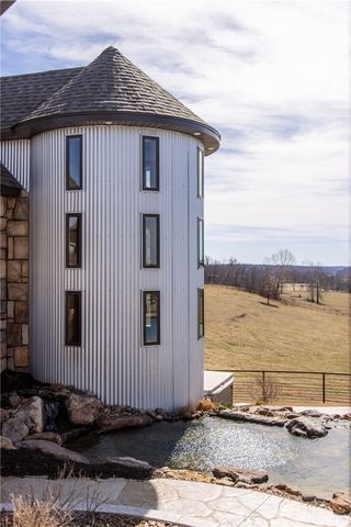 887 1st Avenue, Gentry, AR 72734