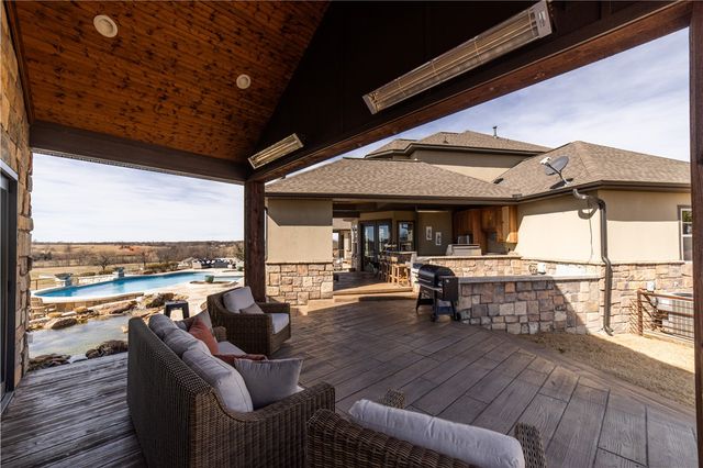 887 1st Avenue, Gentry, AR 72734