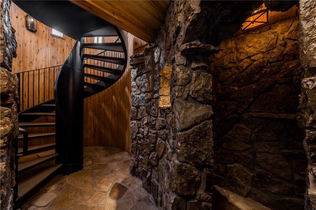 887 1st Avenue, Gentry, AR 72734