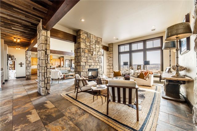 887 1st Avenue, Gentry, AR 72734