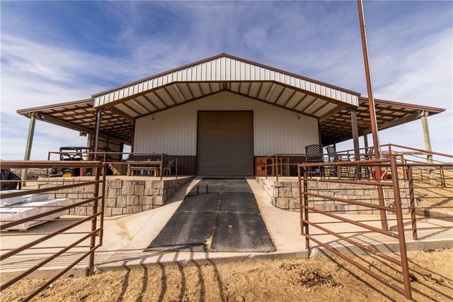 887 1st Avenue, Gentry, AR 72734