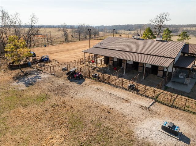 887 1st Avenue, Gentry, AR 72734