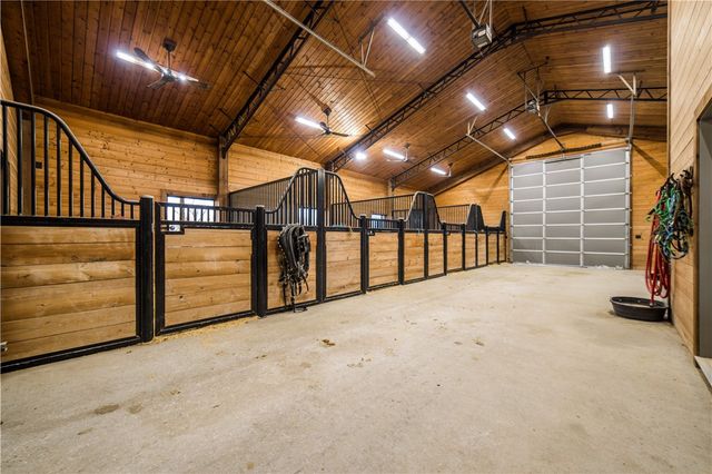 887 1st Avenue, Gentry, AR 72734