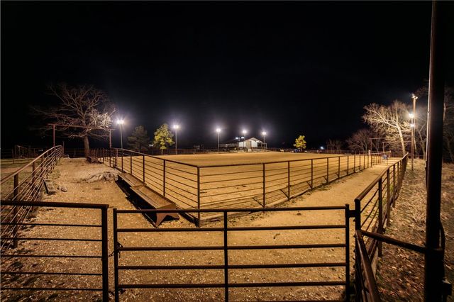 887 1st Avenue, Gentry, AR 72734