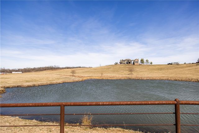 887 1st Avenue, Gentry, AR 72734