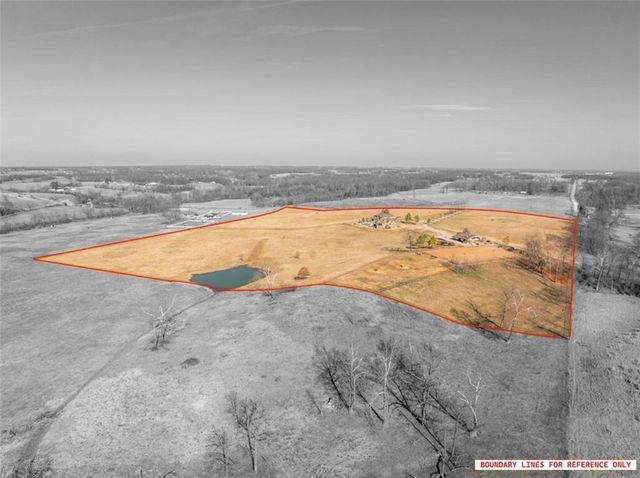 887 1st Avenue, Gentry, AR 72734