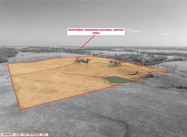 887 1st Avenue, Gentry, AR 72734