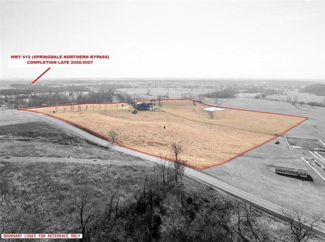 887 1st Avenue, Gentry, AR 72734