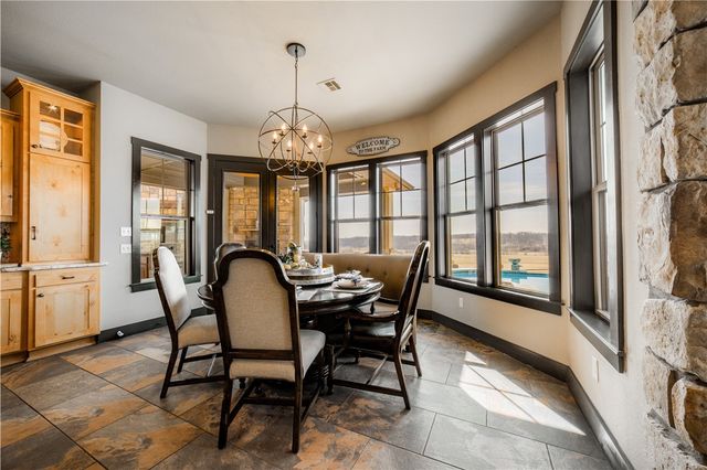 887 1st Avenue, Gentry, AR 72734