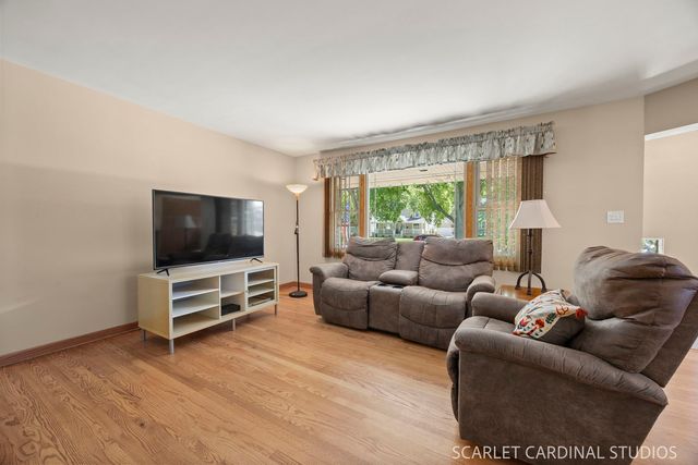 348 S Chase Avenue, Lombard, IL 60148