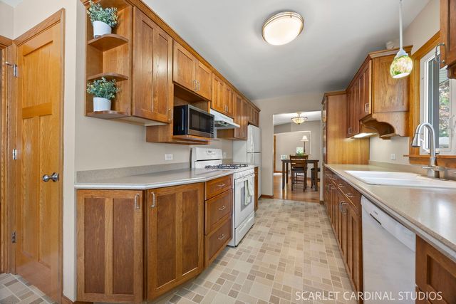 348 S Chase Avenue, Lombard, IL 60148