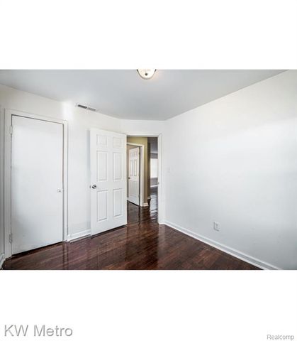 11330 Chalmers Avenue, Warren, MI 48089