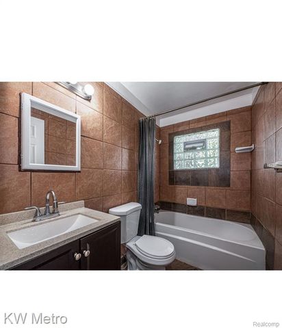 11330 Chalmers Avenue, Warren, MI 48089