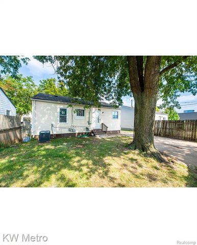 11330 Chalmers Avenue, Warren, MI 48089