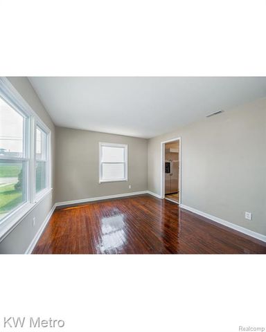 11330 Chalmers Avenue, Warren, MI 48089