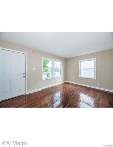 11330 Chalmers Avenue, Warren, MI 48089