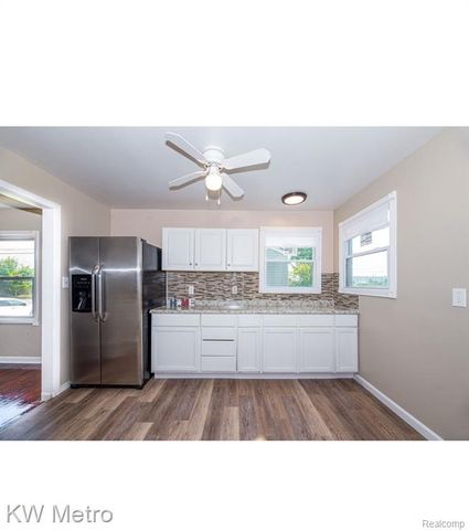 11330 Chalmers Avenue, Warren, MI 48089