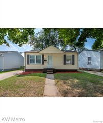 11330 Chalmers Avenue, Warren, MI 48089