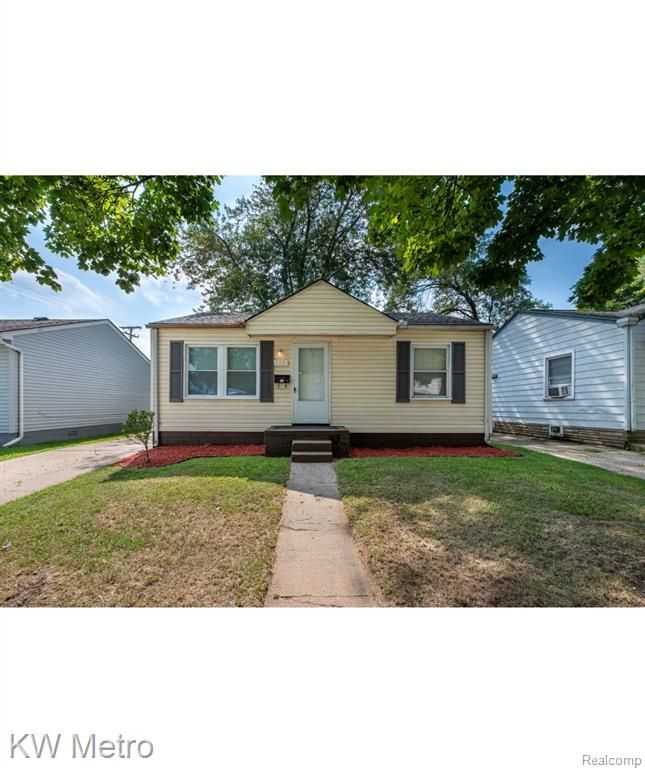 11330 Chalmers Avenue, Warren, MI 48089