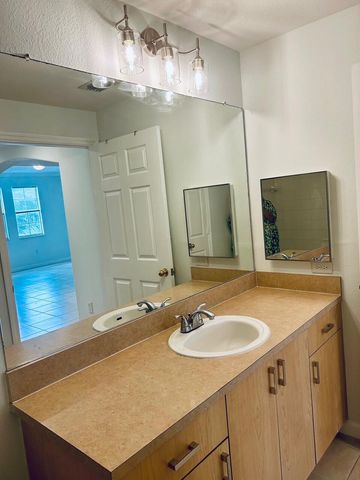 533 NE 3rd Avenue 204, Fort Lauderdale, FL 33301