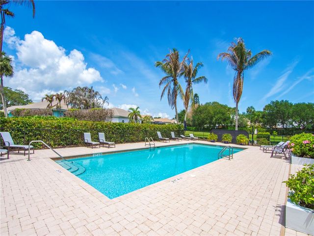 9065 Englewood Court, Vero Beach, FL 32963