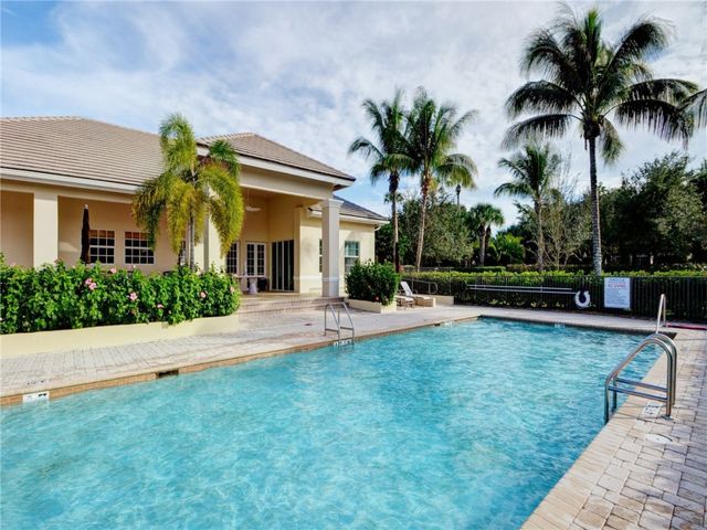 9065 Englewood Court, Vero Beach, FL 32963