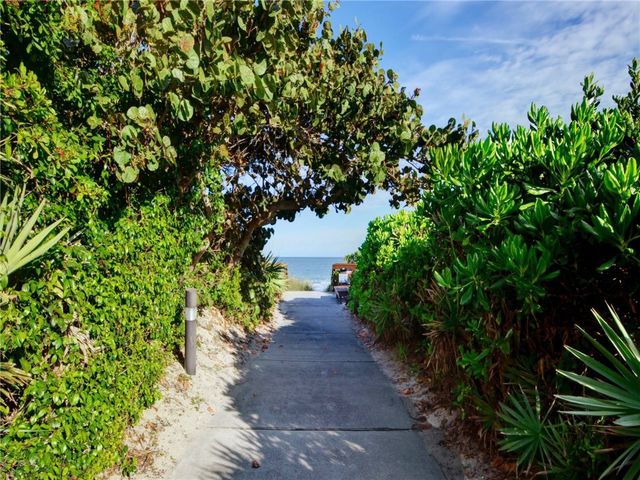9065 Englewood Court, Vero Beach, FL 32963