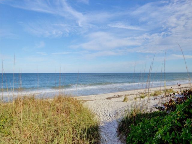 9065 Englewood Court, Vero Beach, FL 32963