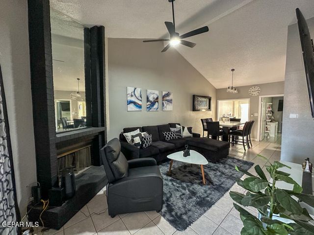 824 Destello Road B, El Paso, TX 79907