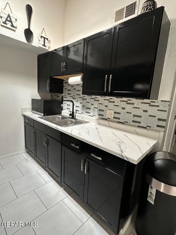 824 Destello Road B, El Paso, TX 79907