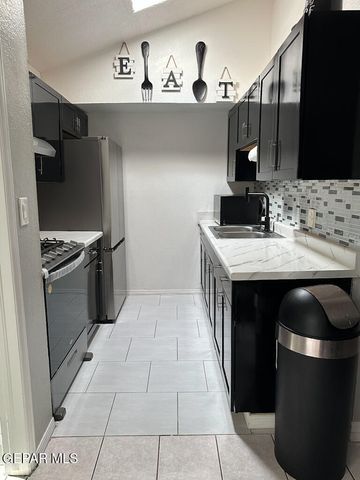 824 Destello Road B, El Paso, TX 79907