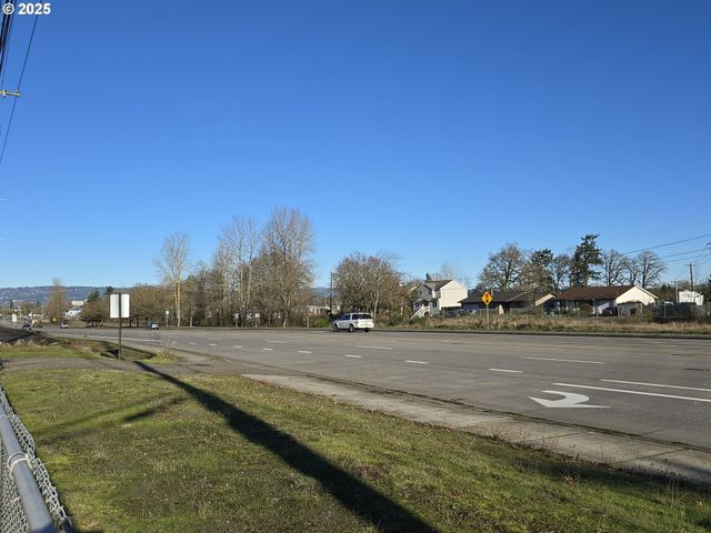 711 N COLUMBIA RIVER Hwy, St Helens, OR 97051