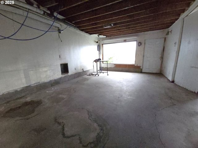 711 N COLUMBIA RIVER Hwy, St Helens, OR 97051