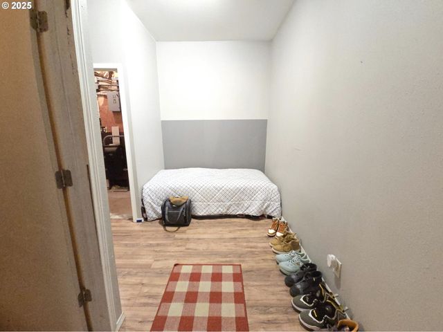 711 N COLUMBIA RIVER Hwy, St Helens, OR 97051