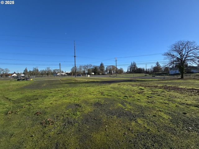 711 N COLUMBIA RIVER Hwy, St Helens, OR 97051