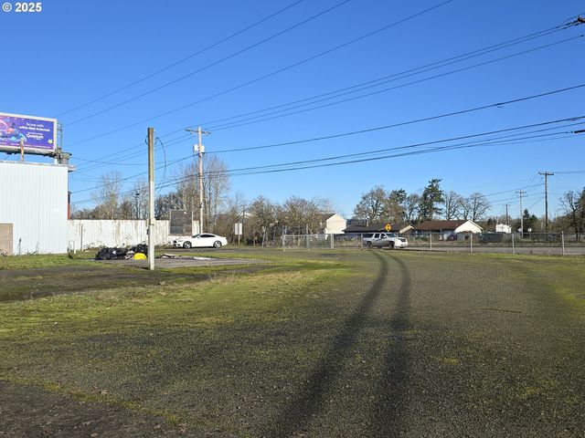 711 N COLUMBIA RIVER Hwy, St Helens, OR 97051