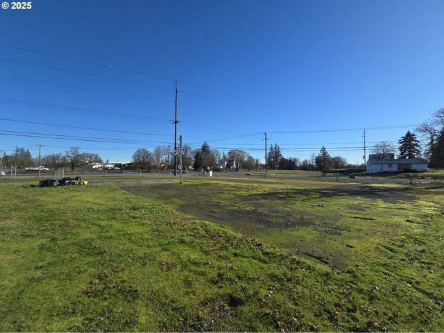 711 N COLUMBIA RIVER Hwy, St Helens, OR 97051