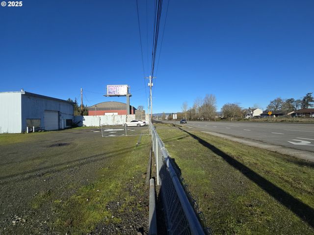 711 N COLUMBIA RIVER Hwy, St Helens, OR 97051