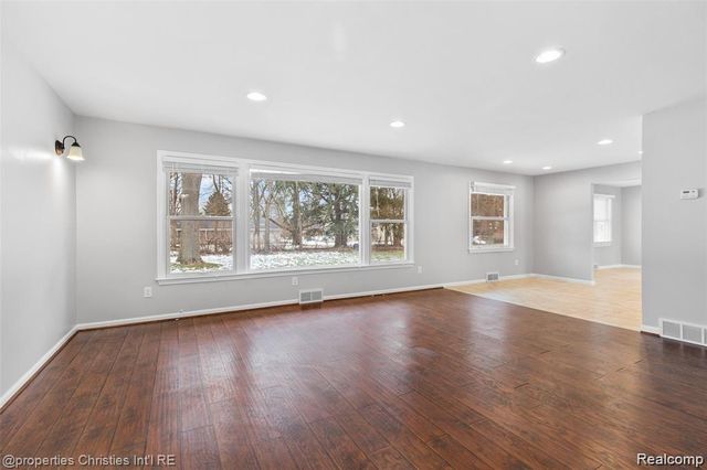 6881 W Dartmoor Road, West Bloomfield, MI 48322