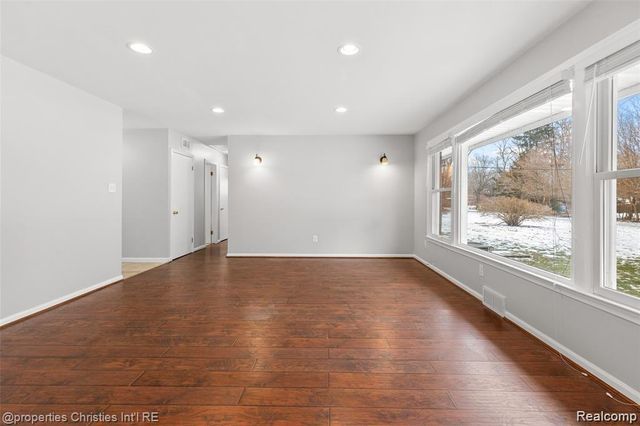 6881 W Dartmoor Road, West Bloomfield, MI 48322
