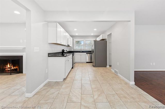 6881 W Dartmoor Road, West Bloomfield, MI 48322