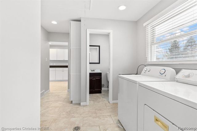 6881 W Dartmoor Road, West Bloomfield, MI 48322