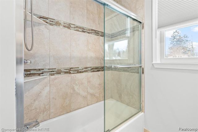 6881 W Dartmoor Road, West Bloomfield, MI 48322