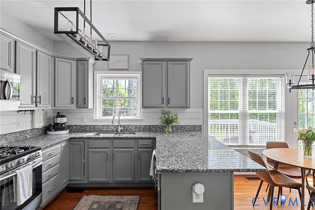 8919 Hollow Oak Dr, Midlothian, VA 23112