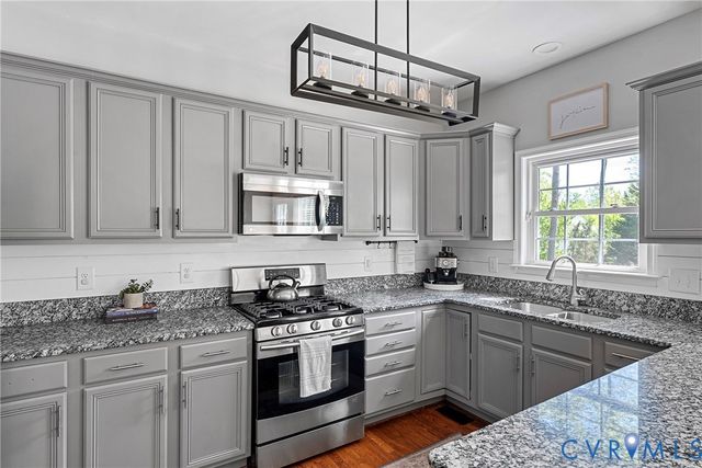 8919 Hollow Oak Dr, Midlothian, VA 23112