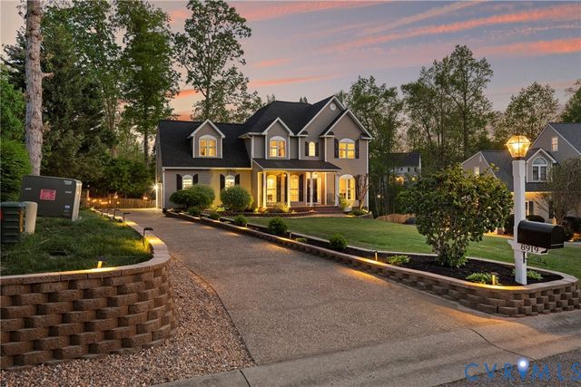 8919 Hollow Oak Dr, Midlothian, VA 23112